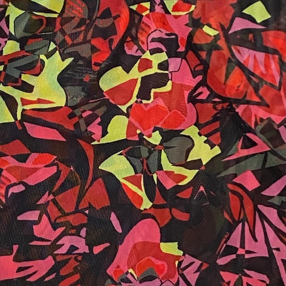 Micro Mesh Geometric Abstract Floral Top - Picture 3 of 4